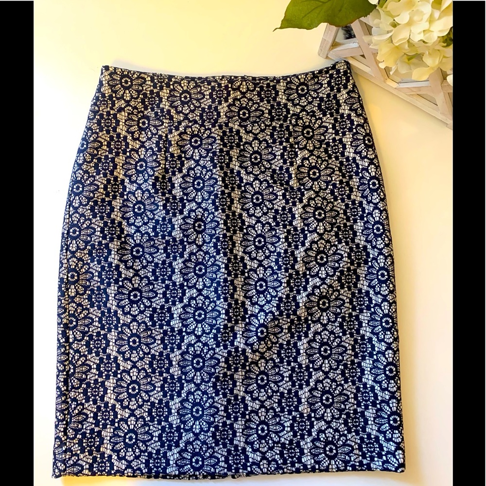 Banana republic lace career skirt size 2